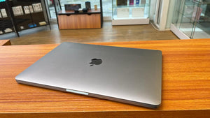 Apple Macbook Pro - 2017